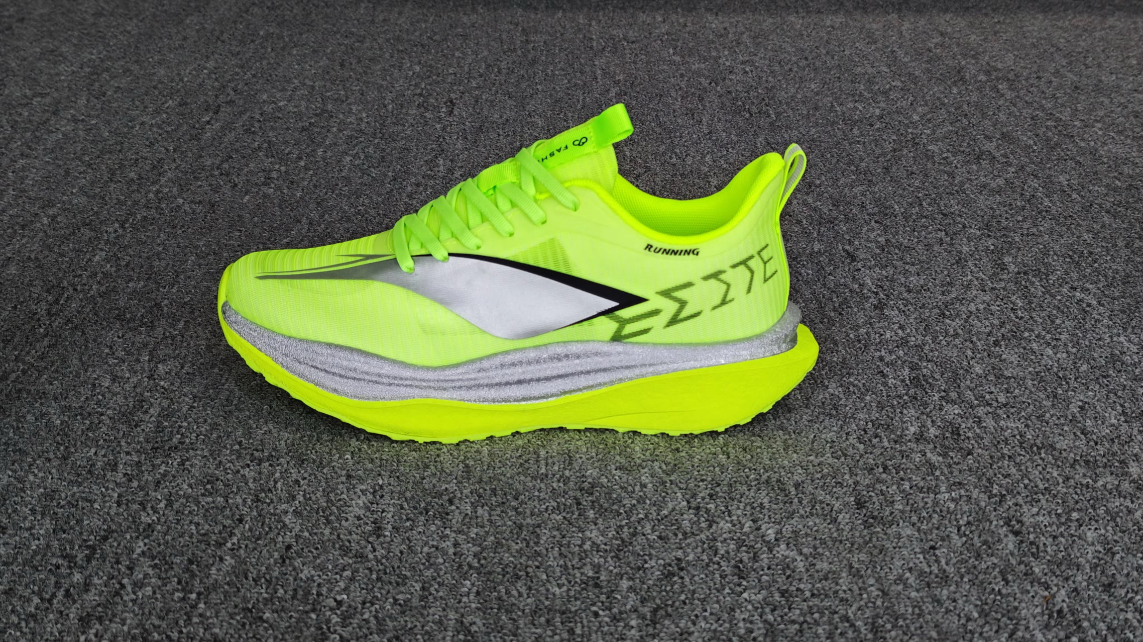 Elite Mesh Runner